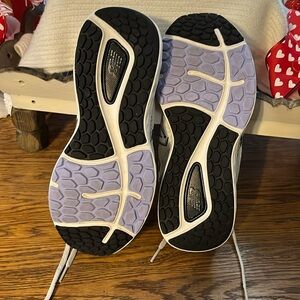 Women’s size 9 new balance